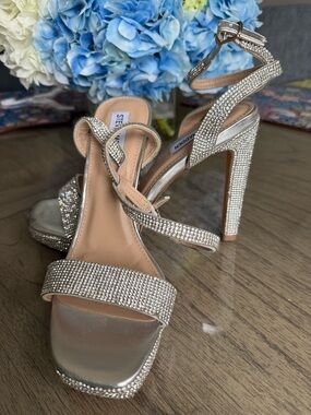 Steve Madden Rhinestone Silver Sparkly High Heels with Ankle Strap Size 9